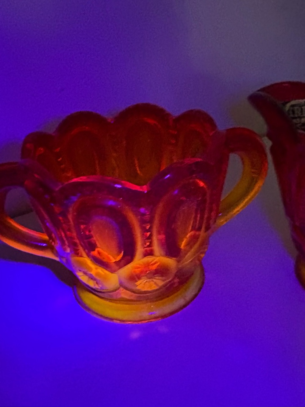 Vintage L.E. Smith Amberina Glass Cream and Sugar in Moon and Stars Pattern EUC - Picture 9 of 10